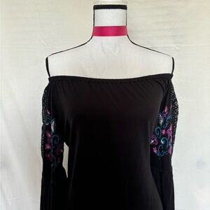 Beautiful top with embroidered sleeves and lace